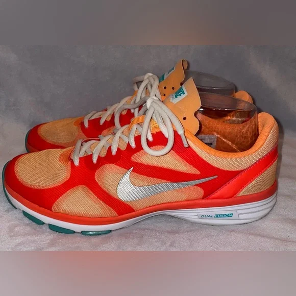 Nike Women's Dual Fusion TR Running Shoe Orange/White Size 8 - Picture 1 of 11